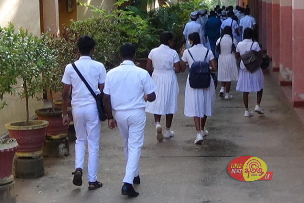 பிரபல தேசிய பாடசாலையில் மாணவர்கள் அடிதடி