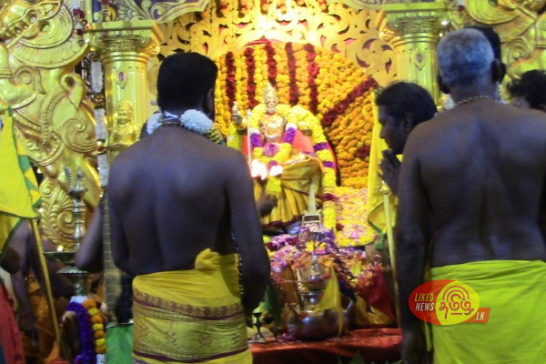 திரெளபதி அம்மன் ஆலயத்தில் தீ மிதிப்பு விழா; பக்தர்கள் பரவசம்