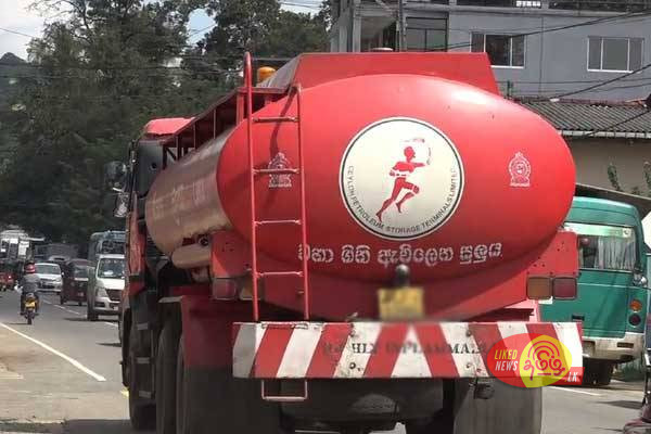 யாழில் பொலிஸாருக்கு ஷாக் கொடுத்த எரிபொருள் பவுசர் சாரதி ; மருத்துவ பரிசோதனையில் அதிர்ச்சி